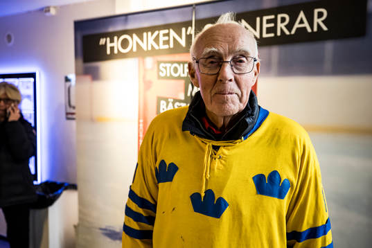 Leif Honken Holmqvist innan ishockeymatchen i