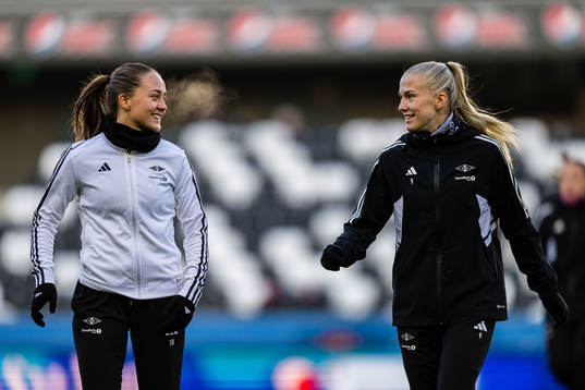 Camilla Linberg and Emilie Nautnes of Rosenborg warms up