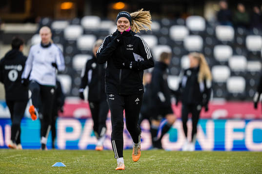 Mathilde Harviken of Rosenborg warms up