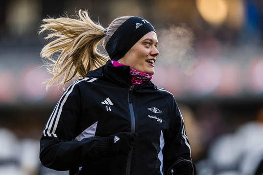 Mathilde Harviken of Rosenborg warms up