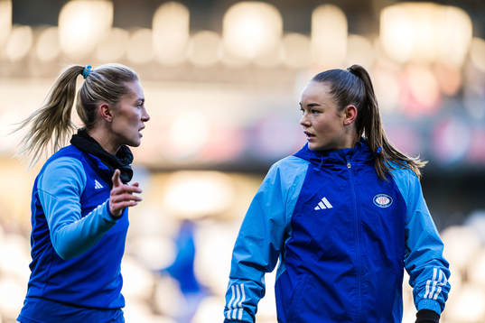Mimmi Löfwenius Veum and Janni Thomsen of Vålerenga