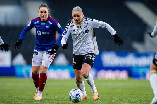 Janni Thomsen of Vålerenga and Anna Jøsendal of Rosenborg