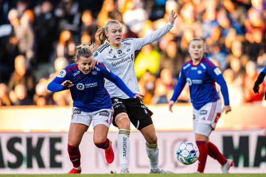 Stine Nybø Brekken of Vålerenga and Elin Åhgren Sørum
