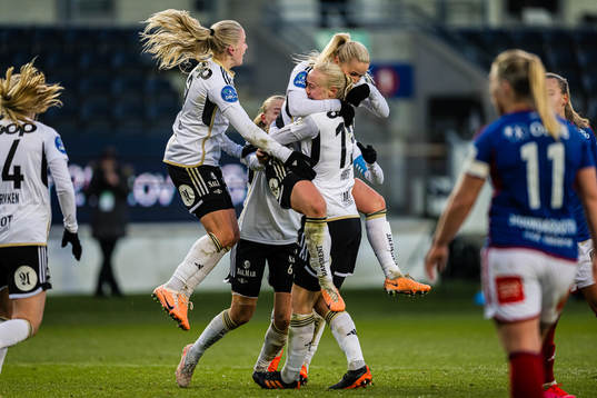Sara Iren Lindbak Hørte of Rosenborg celebrates