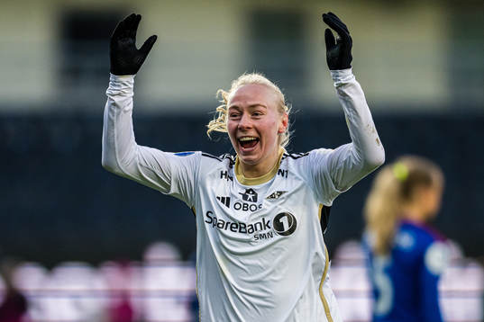 Sara Iren Lindbak Hørte of Rosenborg celebrates