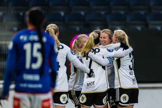 Players of Rosenbirg celebrates