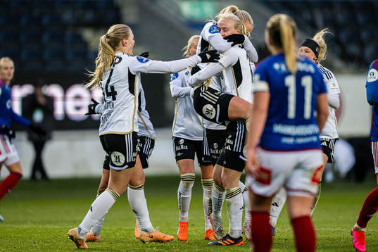 Sara Iren Lindbak Hørte of Rosenborg celebrates