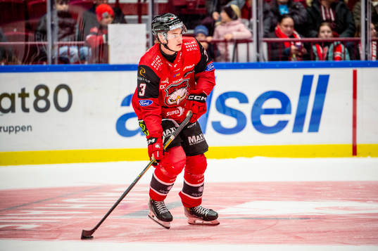 Malmö Redhawks Nuutti Viitasalo värmer upp innan