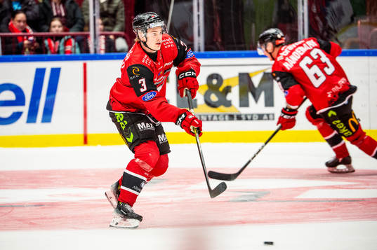 Malmö Redhawks Nuutti Viitasalo värmer upp innan