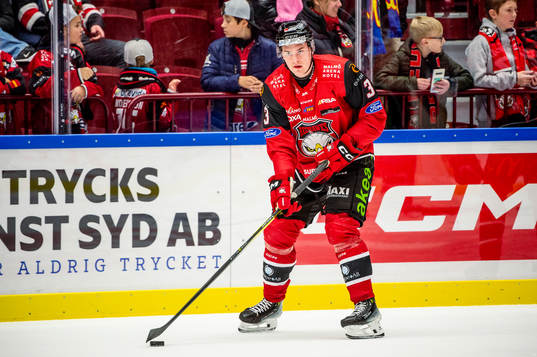Malmö Redhawks Nuutti Viitasalo värmer upp innan