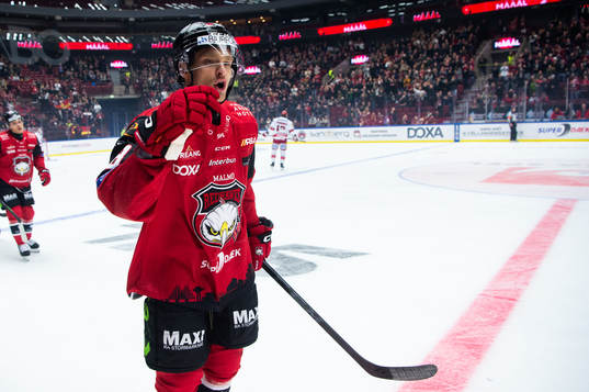 Malmö Redhawks Johan Olofsson jublar
