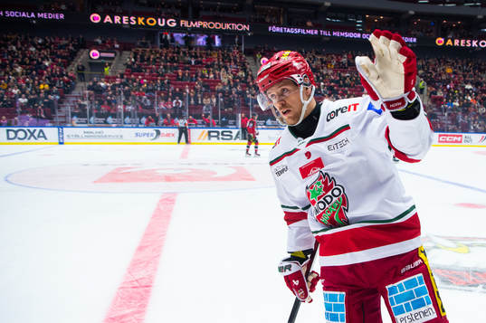 MoDos Mikkel Aagaard jublar