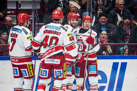 MoDos Mikkel Aagaard jublar