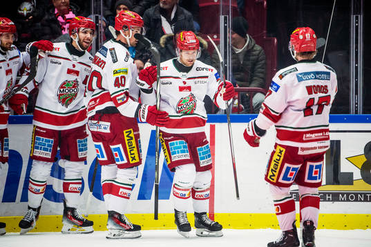 MoDos Mikkel Aagaard jublar