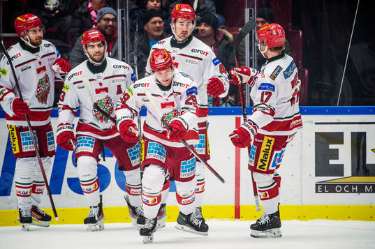 MoDos Mikkel Aagaard jublar