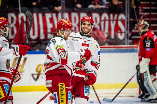MoDos Mikkel Aagaard och Josh Dickinson jublar
