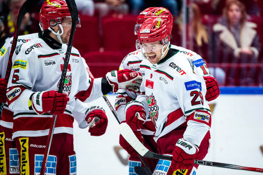 MoDos Mikkel Aagaard jublar