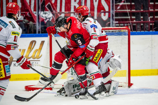 Malmö Redhawks Alan Quine mot MoDos August Berg