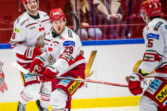 MoDos Mikkel Aagaard jublar