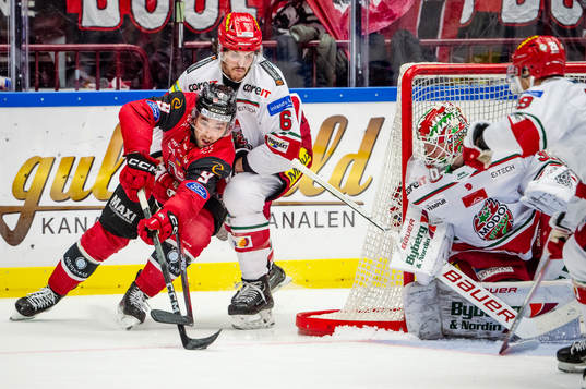 Malmö Redhawks Alan Quine mot MoDos Daniel Brickley och