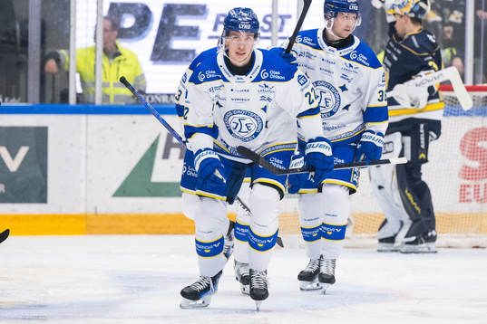 Leksands Lukas Vejdemo jublar