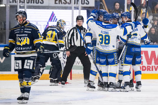 Leksands Lukas Vejdemo jublar med lagkamrater