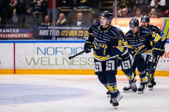 HV71s Oscar Fisker Molgaard jublar