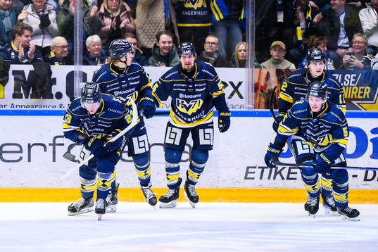 HV71s Åke Stakkestad jublar