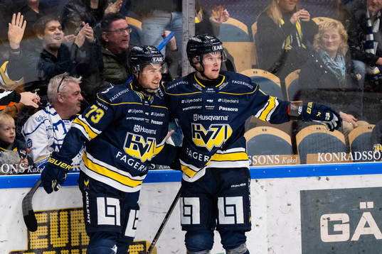 HV71s Nicholas Shore jublar