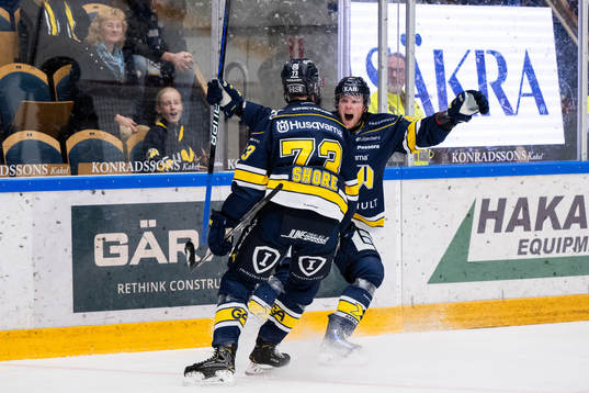 HV71s Nicholas Shore jublar