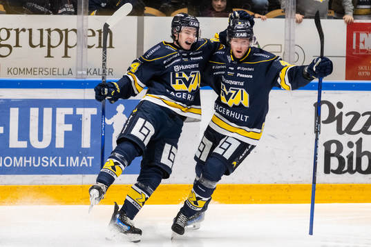 HV71s Oscar Fisker Molgaard och Oskar Stål-Lyrenäs jublar