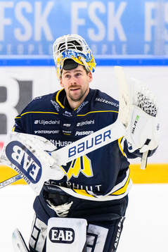 HV71s målvakt Joni Ortio tackar fansen