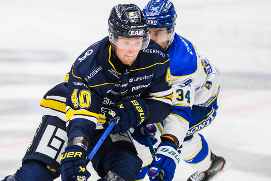 HV71s Oskar Stål-Lyrenäs och Leksands Peter Cehlarik