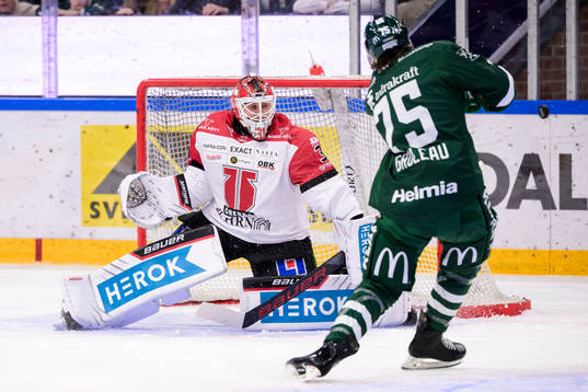 Örebros Jonas Arntzen och Färjestads Jeremy Salvas Groleau