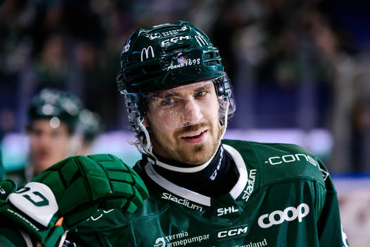 Färjestads August Tornberg jublar