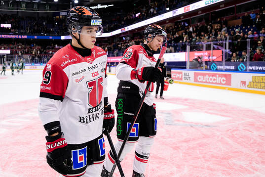 Örebros Axel Sundberg och Christopher Mastomäki deppar