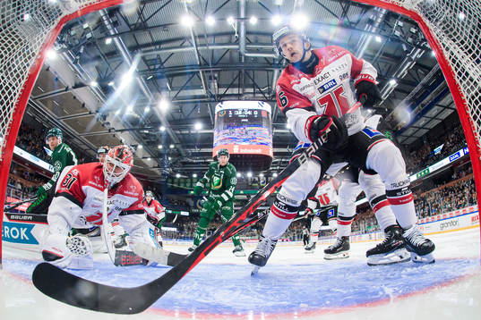 Örebros målvakt Jonas Arntzen och Filip Berglund