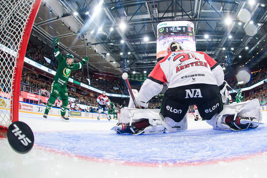 Färjestads Joel Kellman jublar