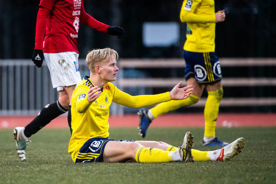 Ängelholms Filip Örnblom reagerar