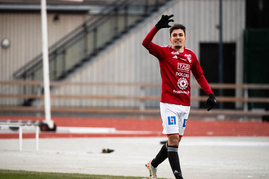 Karlstads Haytam Chebil gör 3-3 målet på en straff