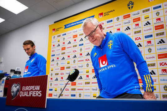 Head coach Janne Andersson and Albin Ekdal of the Swedish