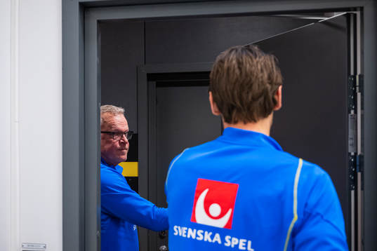 Head coach Janne Andersson and Albin Ekdal of the Swedish