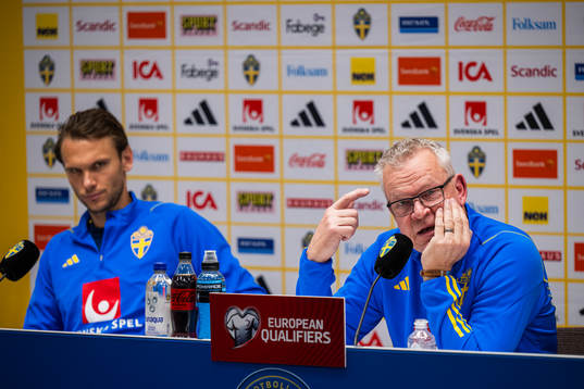 Head coach Janne Andersson and Albin Ekdal of the Swedish