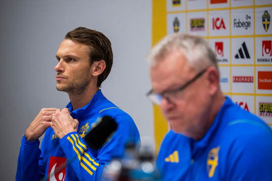 Albin Ekdal and Head coach Janne Andersson of the Swedish