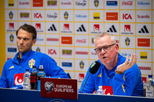 Head coach Janne Andersson and Albin Ekdal of the Swedish