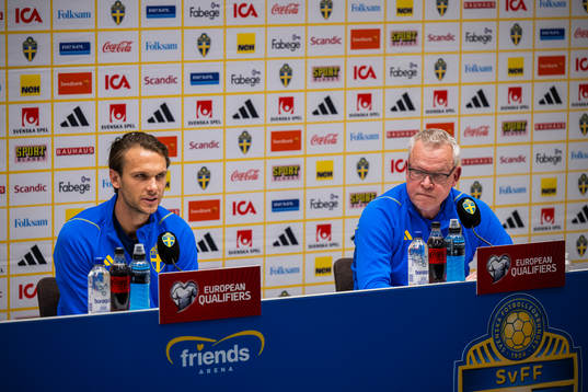 Albin Ekdal and Head coach Janne Andersson of the Swedish