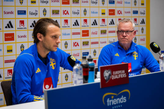 Head coach Janne Andersson and Albin Ekdal of the Swedish