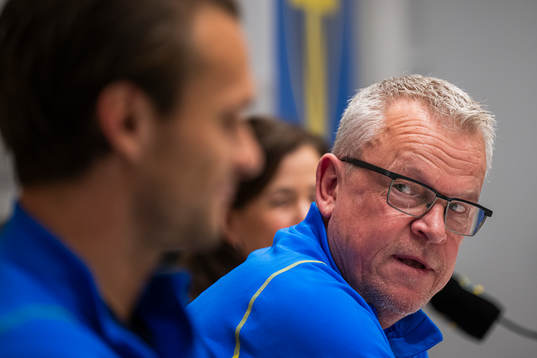 Head coach Janne Andersson and Albin Ekdal of the Swedish