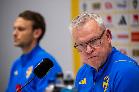 Head coach Janne Andersson and Albin Ekdal of the Swedish
