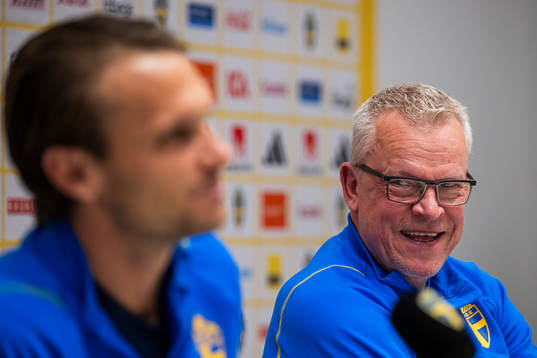 Head coach Janne Andersson and Albin Ekdal of the Swedish